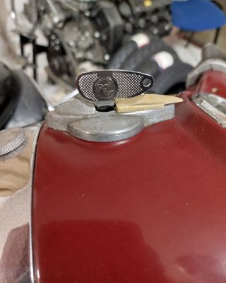 Huráááááá... 🥳 Konečně máme klíčky na deluxky podle originálu.💪🏽 Ne pouze prodloužený obyčejný bošák. #čz #deluxe #pal...