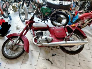 ,,Prostě to polož, jak kdyby ten motocykl havaroval!" 🤣🤣 #czdeluxe #poradopravujeme #veteranmoto #hodonin